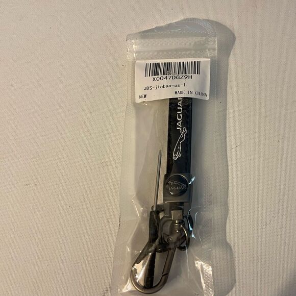 Jaguar Logo Key Fob Keychain in Black and Silver Leather NWT - Picture 4 of 4
